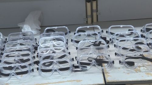 疫情下的担当:制造飞行员眼镜企业 转产医用护目镜